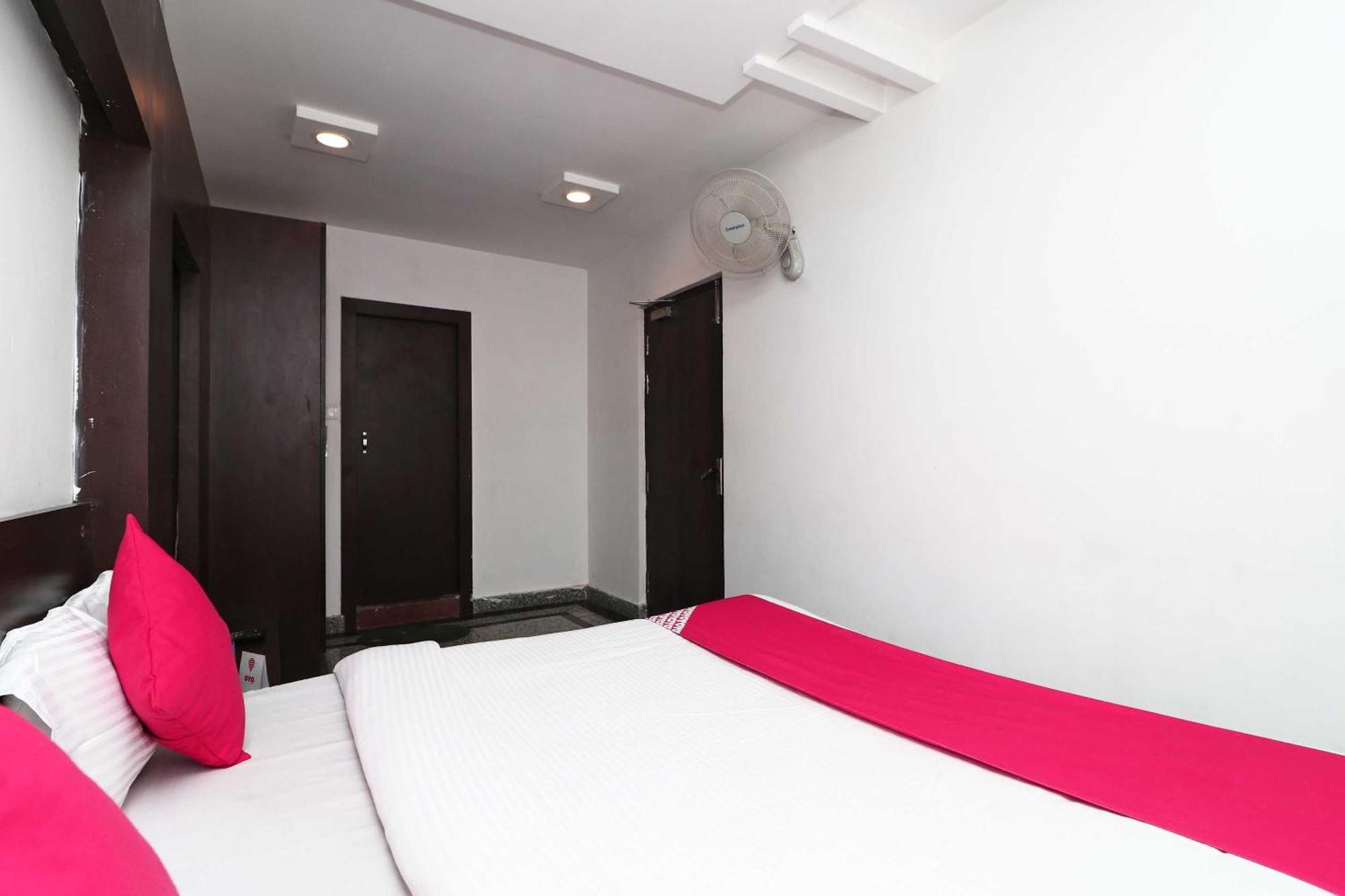 Oyo Flagship Hotel Krishna Chinhat Zewnętrze zdjęcie