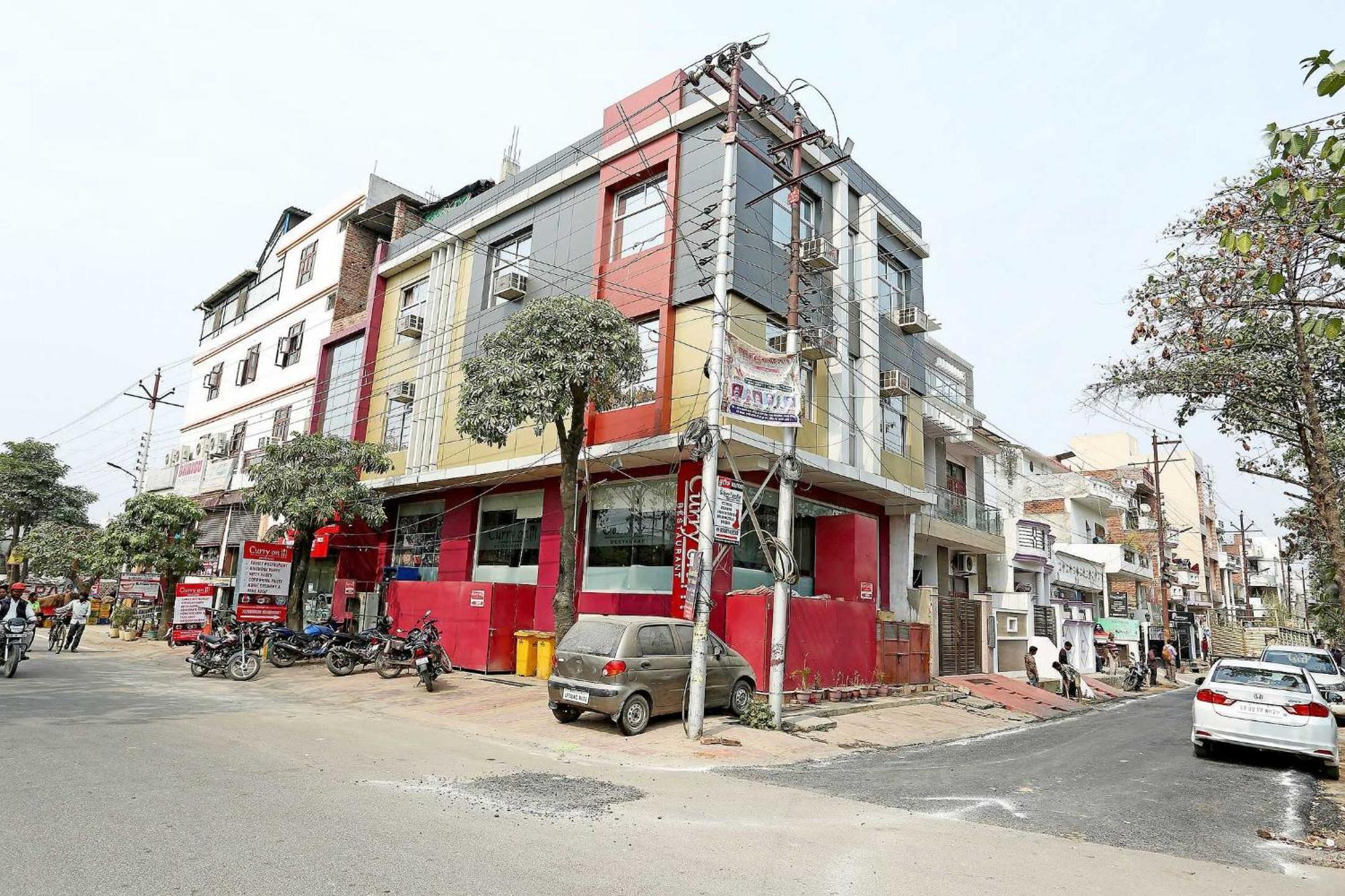 Oyo Flagship Hotel Krishna Chinhat Zewnętrze zdjęcie