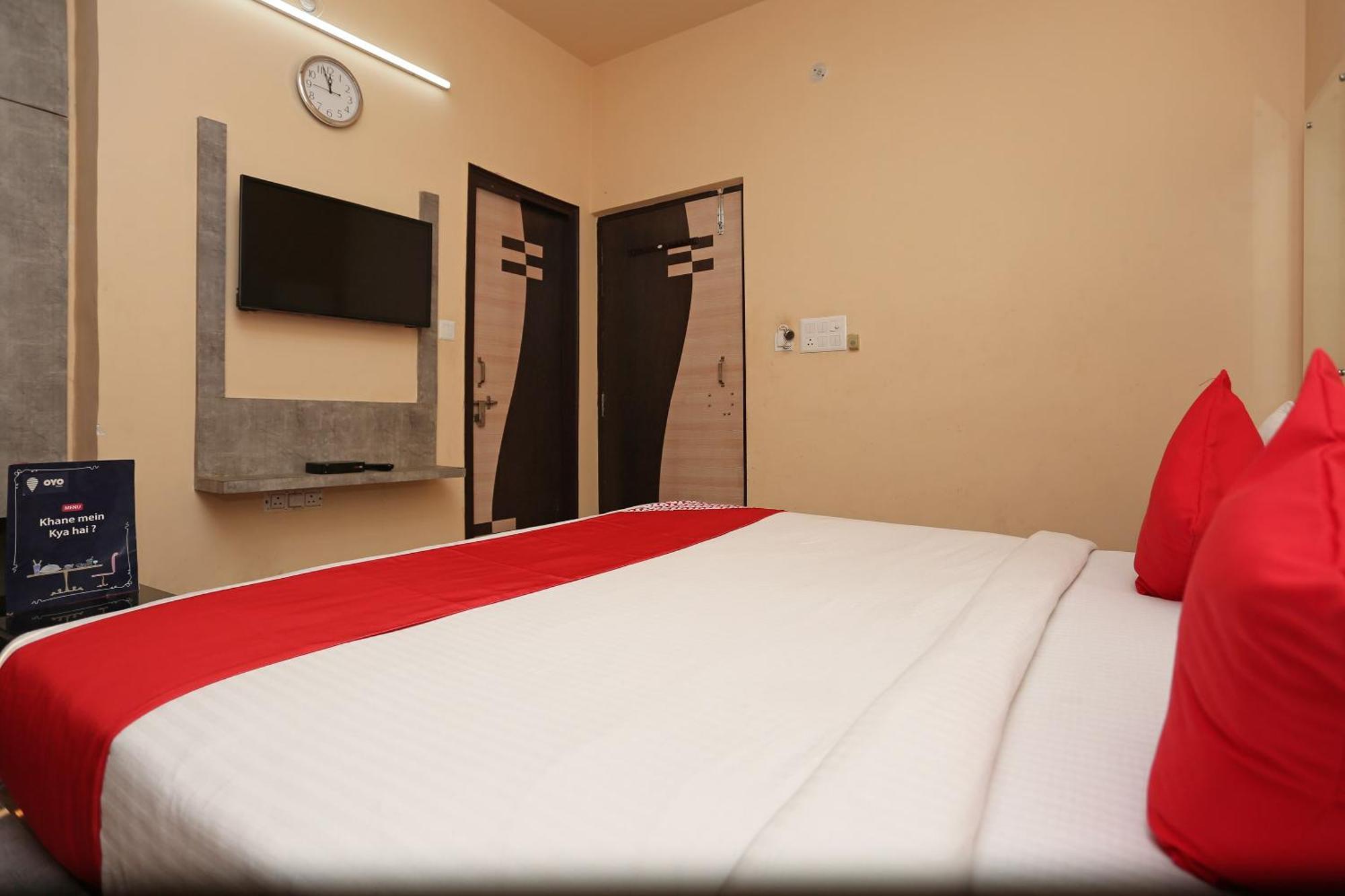 Oyo Flagship Hotel Krishna Chinhat Zewnętrze zdjęcie