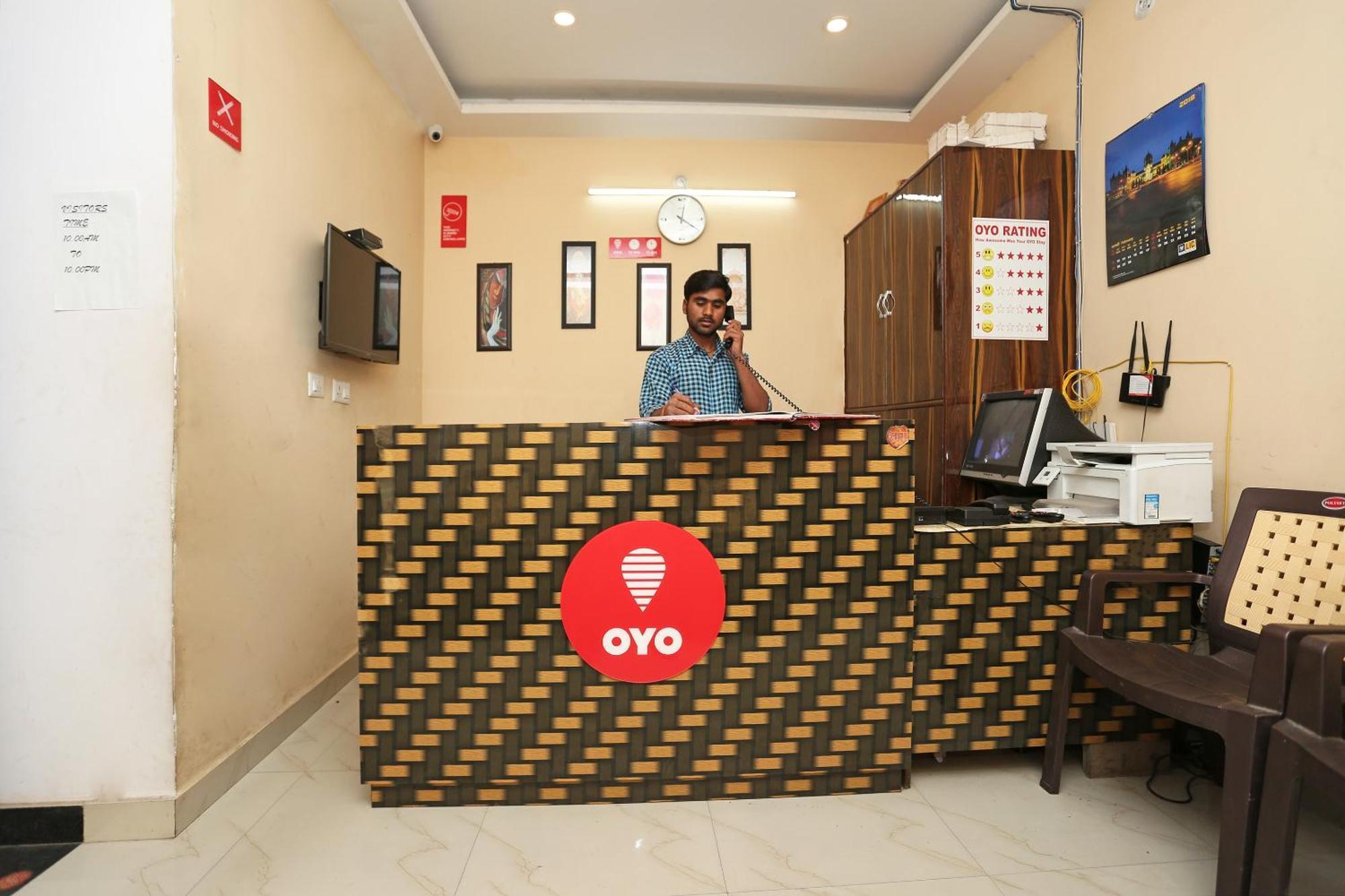 Oyo Flagship Hotel Krishna Chinhat Zewnętrze zdjęcie