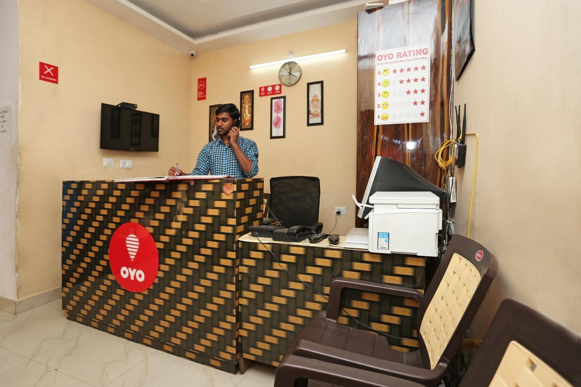 Oyo Flagship Hotel Krishna Chinhat Zewnętrze zdjęcie
