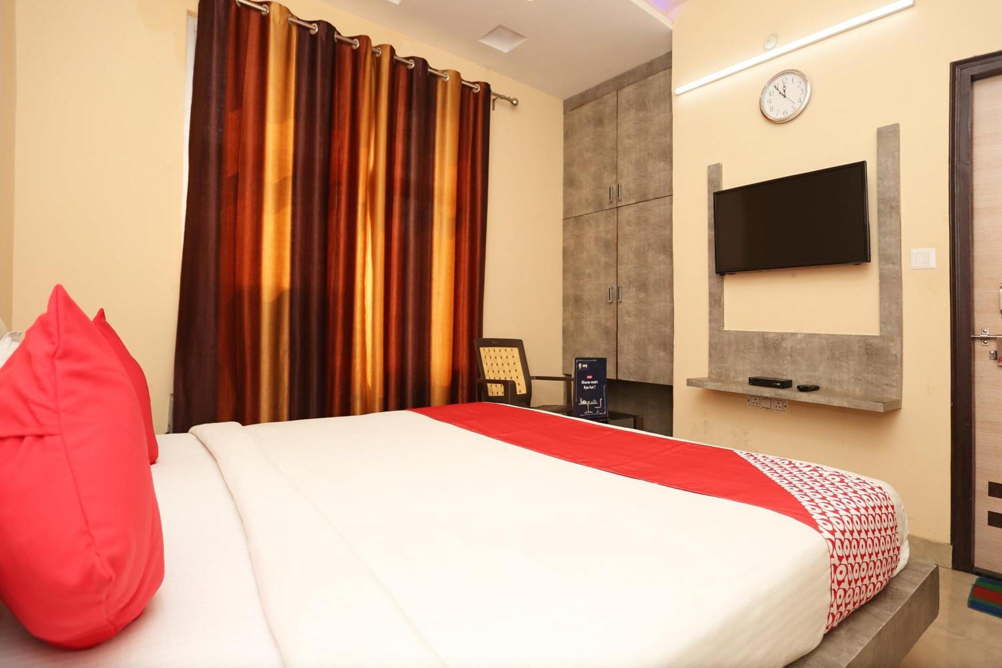 Oyo Flagship Hotel Krishna Chinhat Zewnętrze zdjęcie